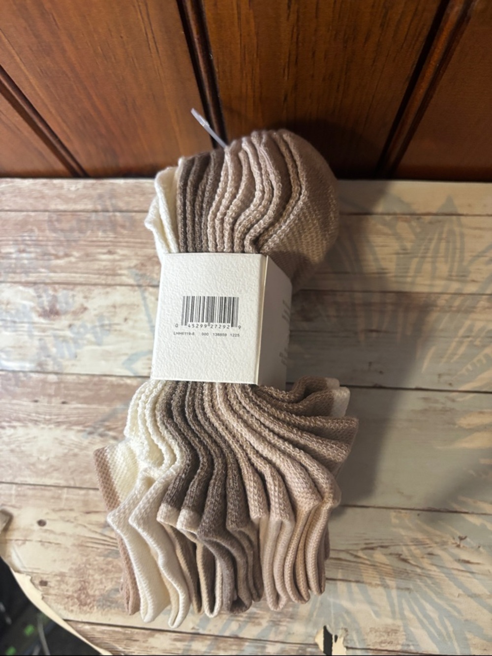 House of Harlow 1960 Low-Cut Socks in Cream - Picture 3 of 3